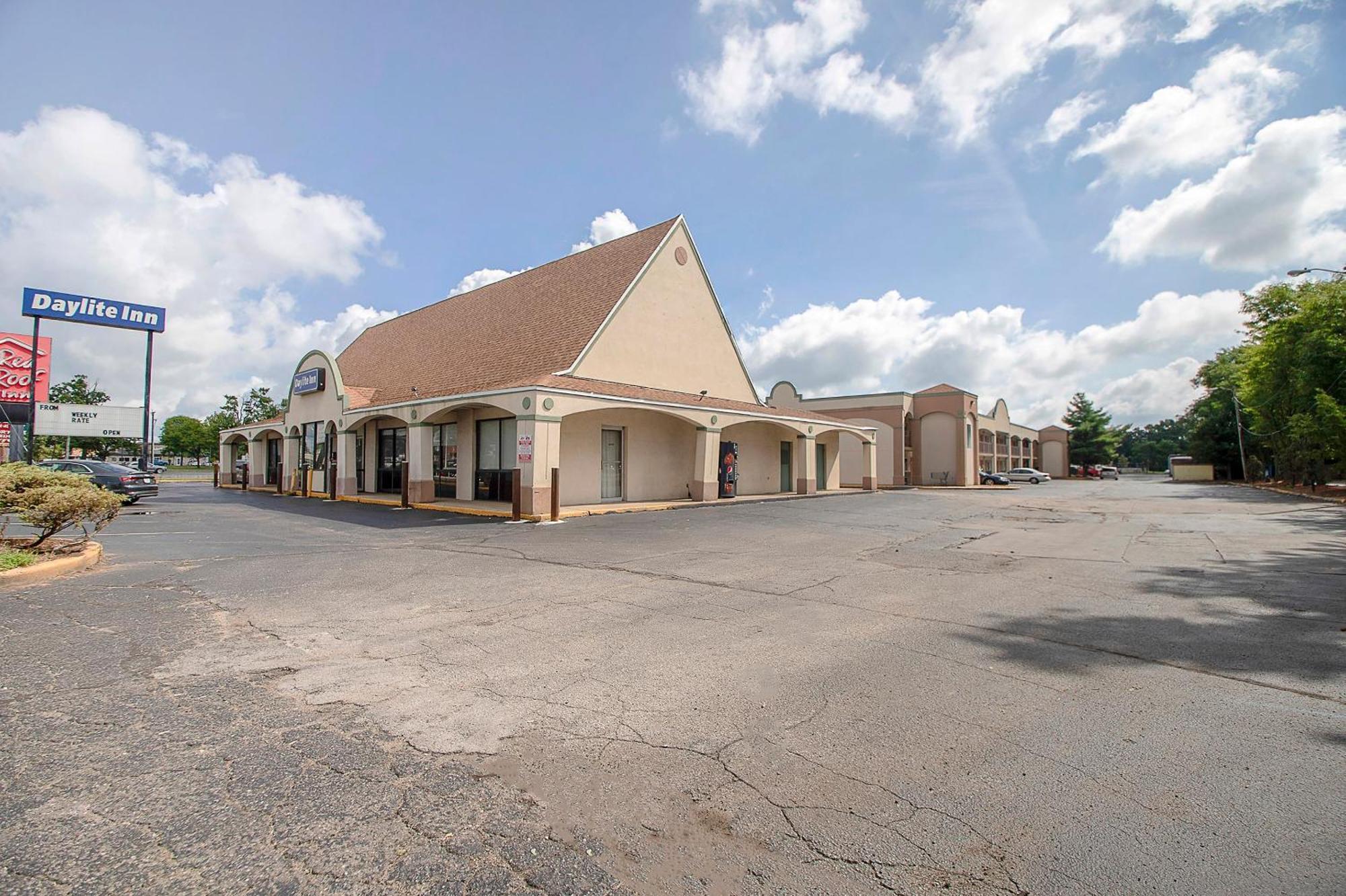 Hotel O Daylight Inn Elkhart I-90, In Exterior photo